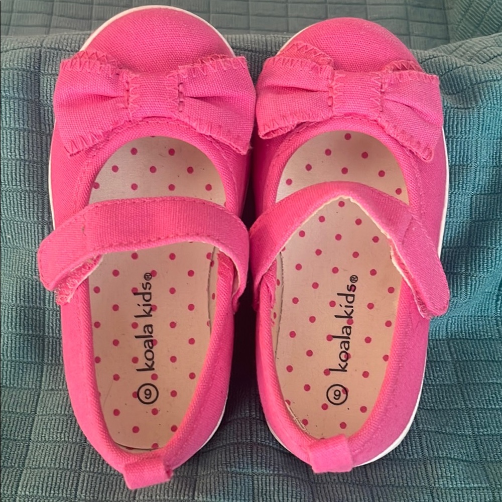 Koala Kids Pink Dress Shoes with Bow Detail Size 6
